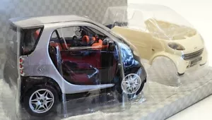 Maisto 1/18 Scale Model Car 31852 - Smart For Two Coupe - Black/White - Picture 1 of 5