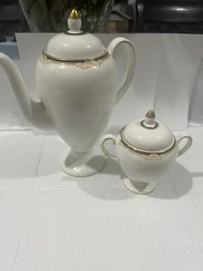 Wedgwood Cavendish R4680 10 1/2” Tall Coffee Pot With Sugar Bowl - Picture 1 of 12
