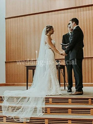 High Quality Light Ivory Wedding Bridal Veil 1 Tier Cathedral Satin Edge 98" UK - Image 1 of 3