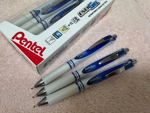 Pentel EnerGel Pearl Gelstifte blaue Tinte 3 STIFTE BLN77PW-C neu lose KOSTENLOSER VERSAND - Bild 1 von 4