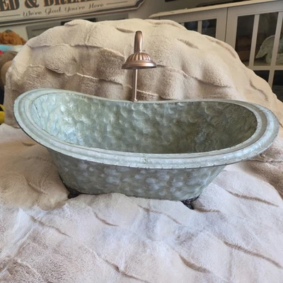 Cesta de baño de metal | Cesta de regalo para bañera porta toallas | Contenedor de almacenamiento de champú Foto 1 de 4