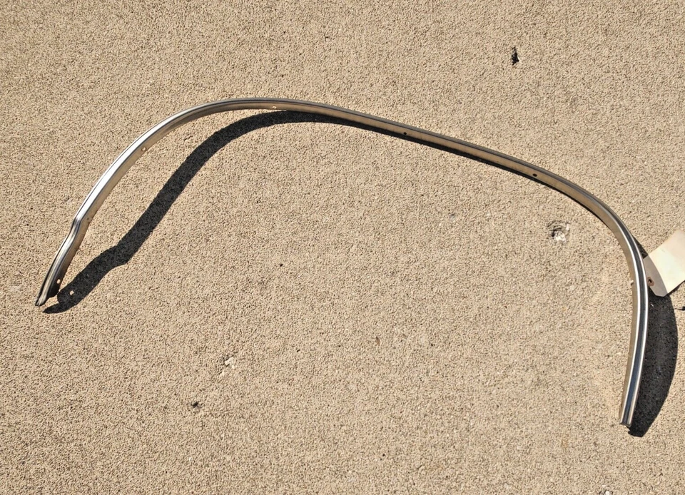 Buick Skylark 1968-1969 lado del pasajero derecho rueda delantera bien apertura moldura Foto 1 de 1