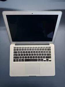 Apple MacBook Air 13,3 Zoll/Intel Core i7-2.0 GHZ/ 8GB RAM - Bild 1 von 4