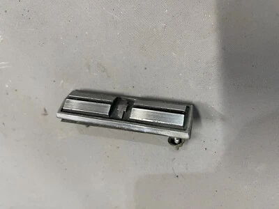 Chevrolet Chevy Camaro 1967 emblema de parrilla 1968 parrilla delantera OEM pajarita 67 RS Foto 1 de 4