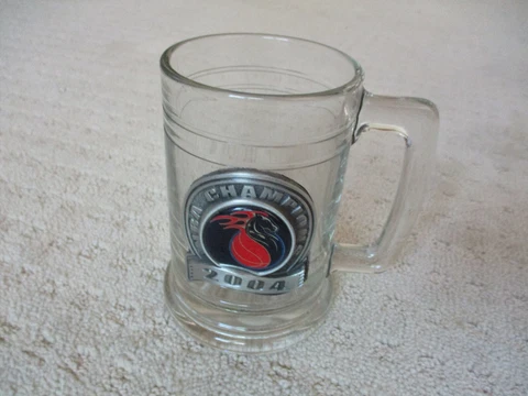 2004 DETROIT PISTONS NBA CHAMPIONS PEWTER LOGO GLASS BEER STEIN * Cover