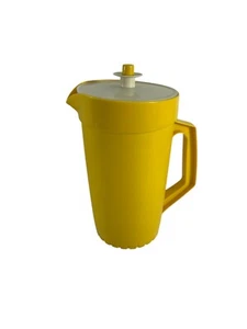 Vintage Tupperware Harvest Gold Yellow 2 Quart Pitcher White Push Button Lid - Picture 1 of 11