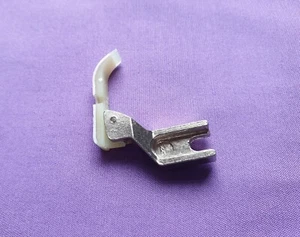 INDUSTRIAL MACHINE TEFLON CORDING / ZIP FOOT RIGHT FOR PVC LEATHER (263) - Picture 1 of 3