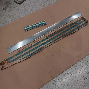 NOS 1973-1977 CHEVY EL CAMINO GMC SPRINT PUERTA DERECHA MOLDURA INFERIOR - Imagen 1 de 4