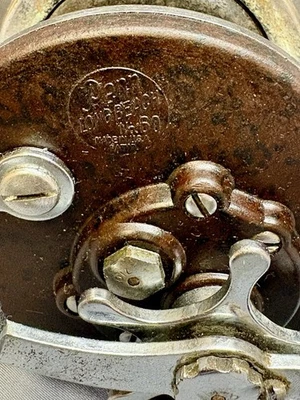 Carrete antiguo Penn Long Beach 60 platos moteados Foto 1 de 4