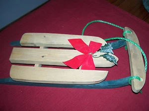 WOOD DECO SLED SLEIGH CHRISTMAS GREENERY HOLLY LT BROWN RED RIBBON - Picture 1 of 4