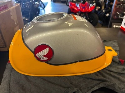 Tanque de gasolina Honda Monkey 125 2022 (tem danos) - Imagem 1 de 4