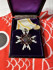 Imperial Japan WW2 Order Of The Sacred Treasure 3rd Class - Picture 1 of 3