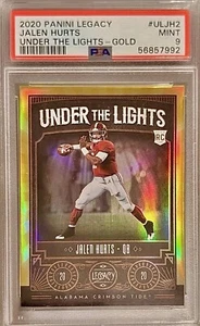/25 POP 1 PSA 9 RC Jalen Hurts 2020 Panini Under the Lights Gold Holo Rookie 1^ - Imagen 1 de 3
