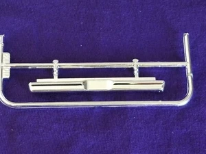 PARAURTI SPORTIVO CROMATO POSTERIORE FORD F250 1972 di Moebius 1:25 model kit 67-72 - Foto 1 di 7