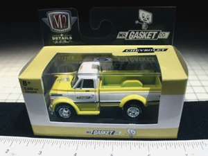 M2 Machines 2022 Pop Culture, 1971 Chevrolet C60 Truck, gelb mit MR Gasket Co. - Bild 1 von 1