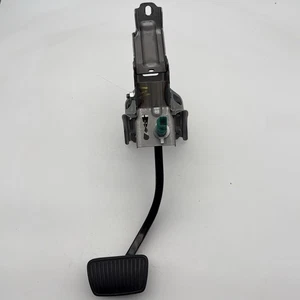 2025 HYUNDAI TUCSON OEM BRAKE STOP PEDAL - Picture 1 of 5