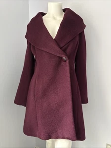 Precioso abrigo para mujer Trina Turk cuello chal suave y cálido borgoña talla 8” - Imagen 1 de 15