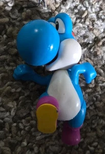 World of Nintendo 2 1/2-Inch Mini-Figures - Light Blue Yoshi - Picture 1 of 3