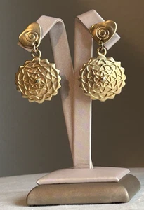 Vintage Women's Brushed Matt Gold ~ Round Pierced Earrings - Picture 1 of 6