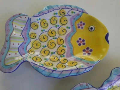 Plato individual para servir Bella Casa Ganz en forma de pescado amarillo púrpura verde 8,5 x 6,5" Foto 1 de 4