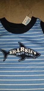 3/6 meses Nuevo Gymboree SHARKIE'S SWIM CLUB Surf Camp Tiburón niño azul - Imagen 1 de 2