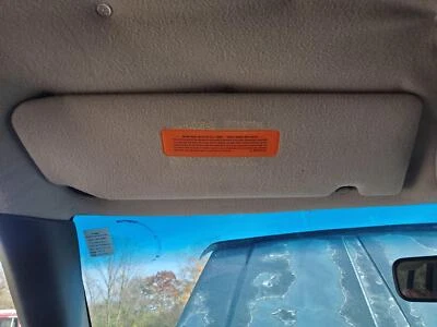 LH Driver Sun Visor (light gray)(illuminated) 1996-1998 Jeep Grand Cherokee - Изображение 1 из 4