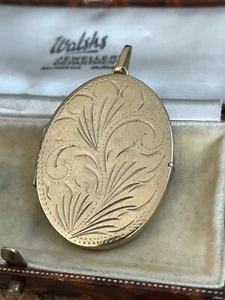 Vintage Rolled Gold Photo Locket Pendant Folding Oval Anniversary Love Chased - Picture 1 of 9