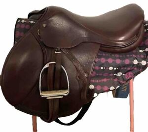 A Marcel Toulouse Saddle, 17.5in , All Purpose Saddle, Medium Tree.