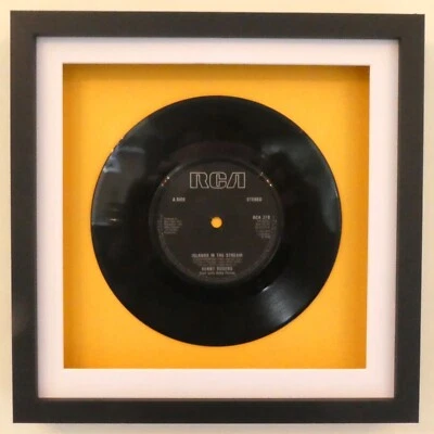 Kenny Rogers And Dolly Parton – Islands In The Stream , Framed 7" Vinyl Record - Image 1 of 3