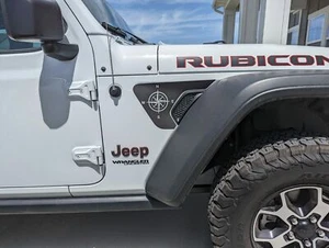 Se adapta a Jeep Jl Wrangler Jt Gladiator 2018-2025 guardabarros brújula ventilación gráficos - par - Imagen 1 de 5