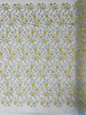 Patio de tela de encaje floral - Flores doradas metálicas con hojas azules de tul azul Foto 1 de 4