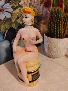 RARO decanter vintage anni '50 Risque 'Naked Lady on Barrel' / Giappone qualche morso di pulce - Foto 1 di 15