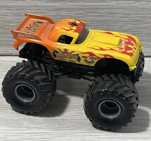 Hot Wheels Monster Jam Truck 1/64 Scale Vette King W/Yellow, Orange & Red Flames - Picture 1 of 6