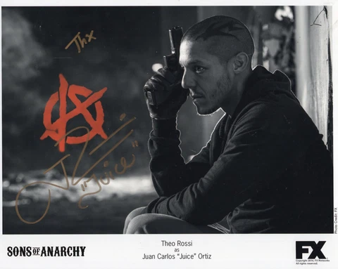 THEO ROSSI HAND SIGNED 8x10 PHOTO+COA       AWESOME POSE   JUICE SONS OF ANARCHY Cover