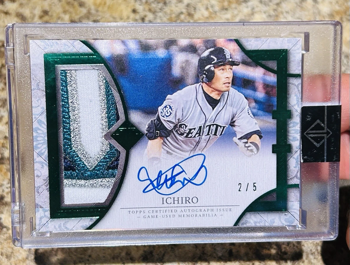 Topps Ichiro Suzuki Autographed Baseball Sports Trading Cards