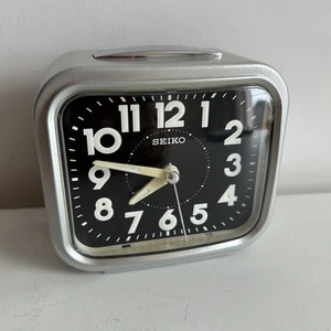 Seiko Vintage Alarm Clock Silver Square Silent Sweeping QHK023S Battery Powered - Picture 1 of 8