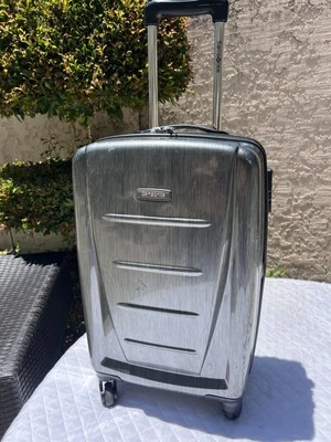 "Maleta rígida Samsonite Winfield 2 gris oscuro 22"" 4 ruedas giratorias" Foto 1 de 4