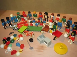 Huge Job Lot of vintage Playmobil Figures and Lots of Accessories - Picture 1 of 14