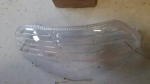 Lente de faro John Deere genuina OEM SST M130588 nueva en caja C3B - Imagen 1 de 4