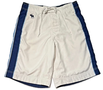 Bermuda de tabuleiro juvenil Abercrombie branca azul perna longa logotipo alce tamanho médio - Imagem 1 de 4