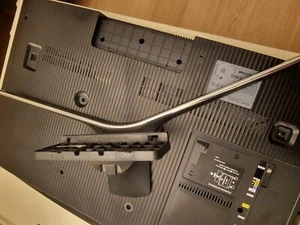 SAMSUNG UE40KU6100 40" 4k UHD SMART TV Stand BN96-36255G + other parts - Picture 1 of 4