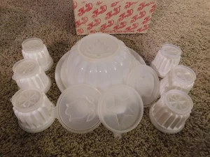 25-1108 Vintage Jello Mold Tupperware with 6 Mini Jello-ette Cups & Seals Holida - Picture 1 of 11