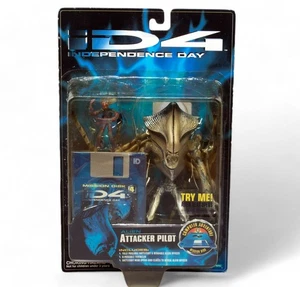 1996 Independence Day Alien ATTACKER PILOT & Host 8" Trendmasters Action Figure - Picture 1 of 4