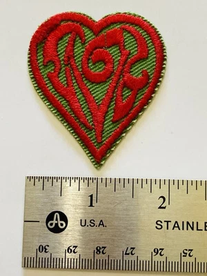 Parche bordado de colección coser en hierro rojo palabra de amor en verde oliva 2" Foto 1 de 4