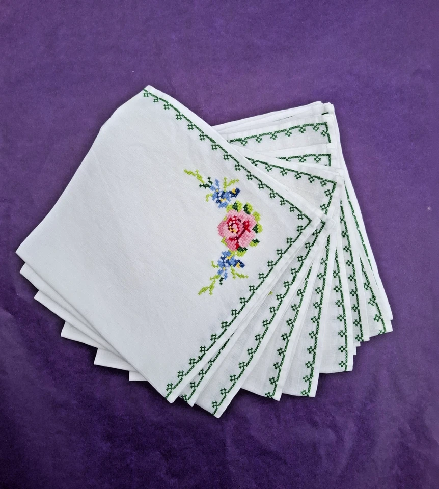 Lot 12 anciennes serviettes en lin ?? brodées décor floral art de la table - Photo 1/4