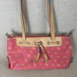 Bolso de Mano Vintage Dooney & Bourke Rosa Monograma Cuero Borla - Imagen 1 de 15