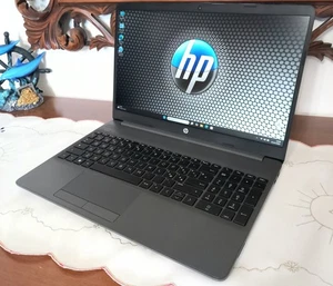 HP 250 G8 i5-1135G7 16 RAM 256/500 HSSD Notebook 15.6" Laptop Portatile - Afbeelding 1 van 17