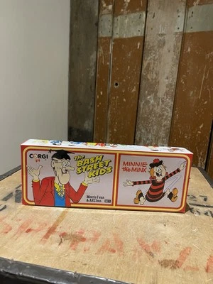 Corgi Classics D47/1 The Bash Street Kids & Minnie The Minx Morris J Van & AEC - Image 1 of 4