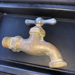 Grifo de agua de latón vintage - Imagen 1 de 5