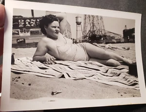 1929 Beach Glamour Bathing Suit Near Roller Coaster Water Tower Amy - Bild 1 von 5